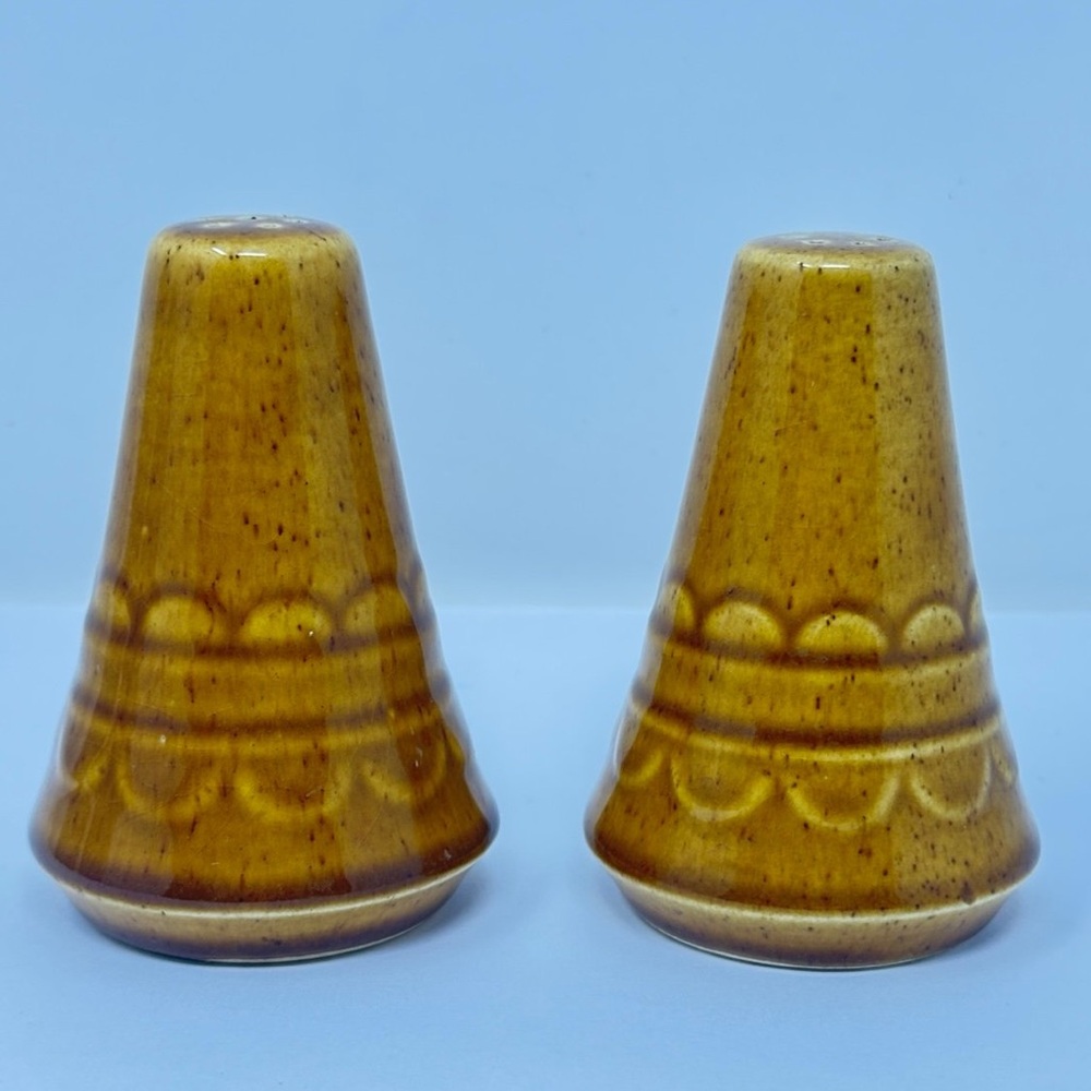 Vintage 1970s Homer Laughlin Castilian Harvest Gold Salt & Pepper Shakers